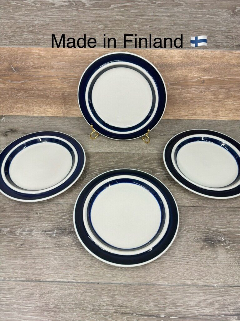 Read more about the article Arabia Finland Cobalt BLUE ANEMONE 10-1/4″ Dinner Plates Hand painted ~set Of 4