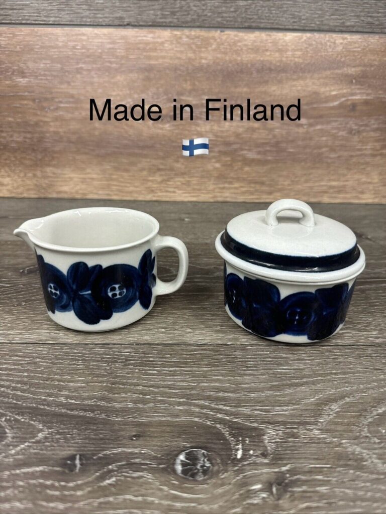 Read more about the article ARABIA FINLAND ANEMONE Cobalt Blue Ulla Procopé Sugar Bowl W/ Lid And Creamer