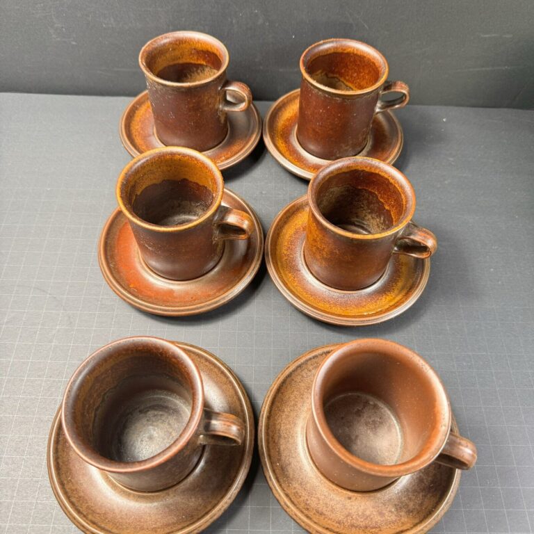 Read more about the article Vtg Arabia Finland Brown Stoneware Ruska Coffee Espresso 12pc Set Cups and Saucers