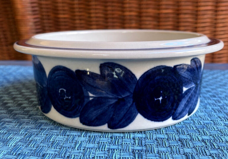 Read more about the article Arabia of Finland #4 Anemone Blue Round Vegetable Bowl 7.25” Unused