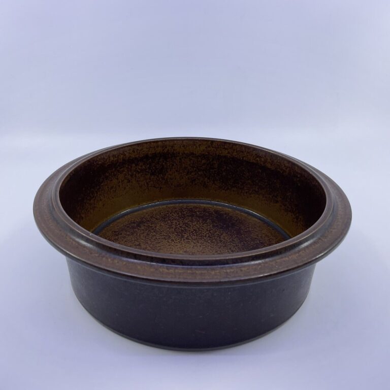 Read more about the article Arabia of Finland Ruska Stoneware Ulla Procope Dark Brown 9” Large Serving Bowl