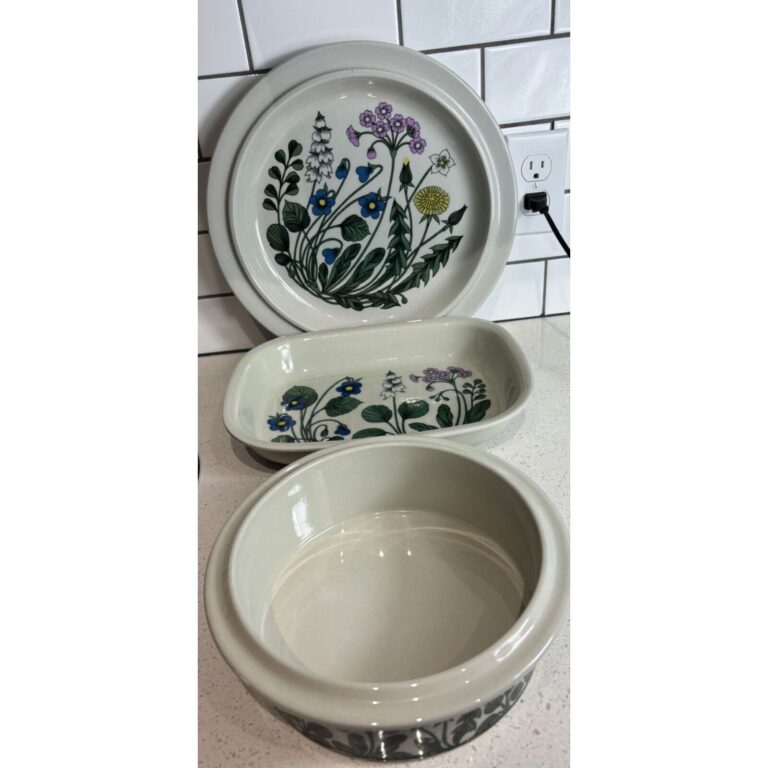 Read more about the article 3 Serving Platter Vintage Arabia of Finland FLORA Tray Botanical Floral Theme