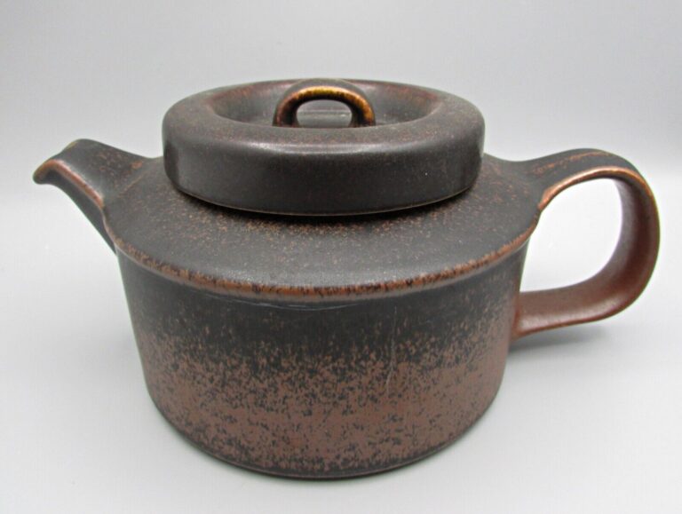 Read more about the article Arabia of Finland Ruska Teapot