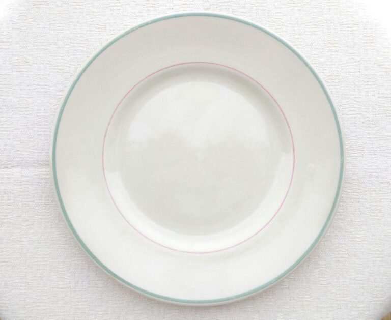 Read more about the article Arabia Green Pink Line A 20cm Plate Vintage