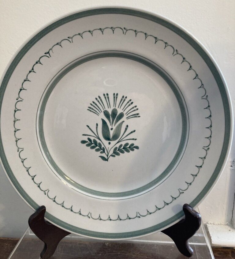 Read more about the article ARABIA Of FINLAND Green Thistle 10-3/8” DINNER PLATE Vintage