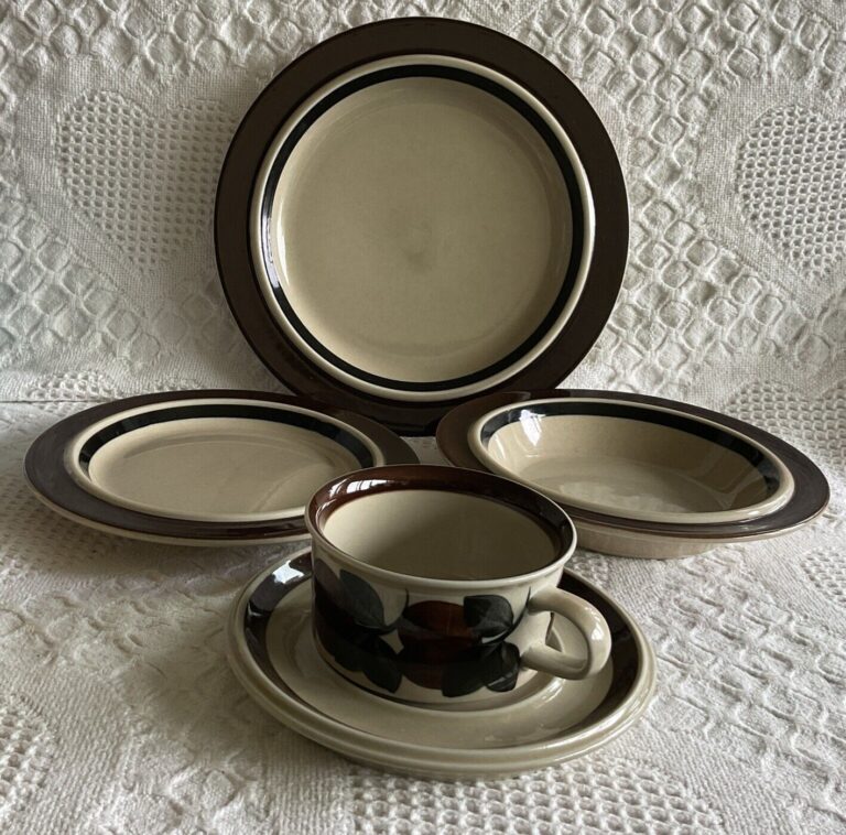 Read more about the article 5 Piece Arabia of Finland Ruija Troubadour Dinner Salad Bowl Flat Cup Saucer