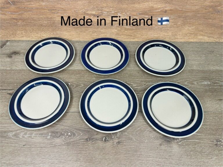 Read more about the article Vintage Arabia Finland Cobalt Blue Anemone 8”Salad Plate Plates ~set Of 6