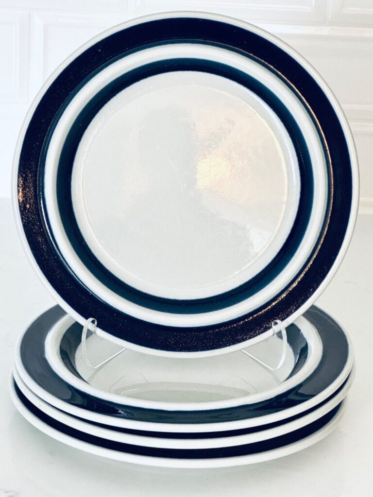 Read more about the article Set of Four Arabia Finland Anemone Blue and White Salad Dessert Plates 8″