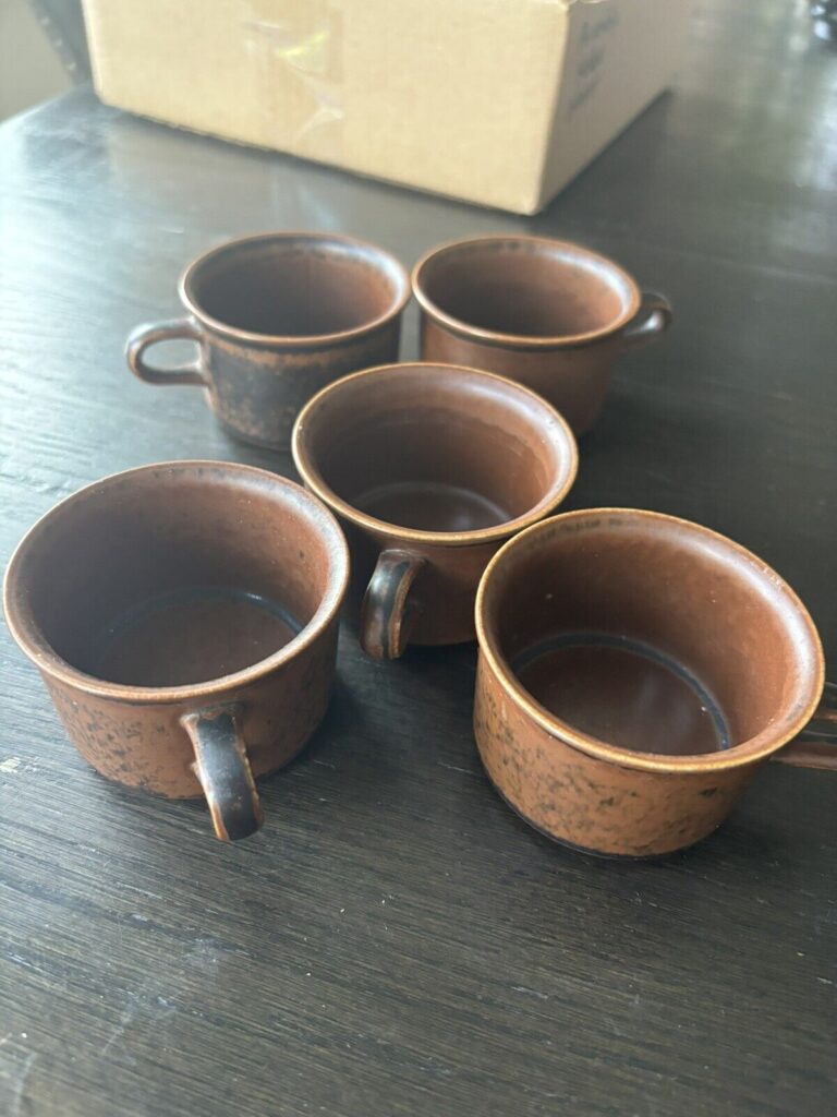 Read more about the article Set Of 5 Arabia Of Finland Ruska Teacups