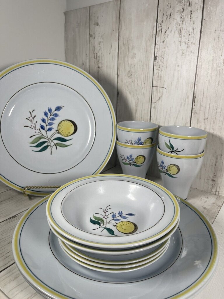 Read more about the article Windflower-Arabia Dinner  Dessert Plates  Cups And Dessert Bowls Finland