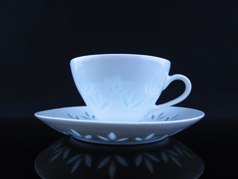 Read more about the article Arabia Rice Demitasse CupandSaucer Friedl Holzer Kjellberg