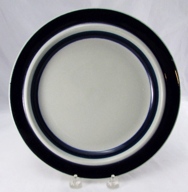 Read more about the article Arabia Finland Anemone Blue and White Bread Plate 7″ Multiple Availablem