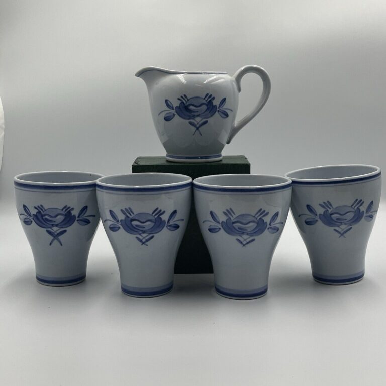 Read more about the article Arabia Blue Rose Creamer and 4 Rare Cup Set Made in Finland Hand Painted Vintage