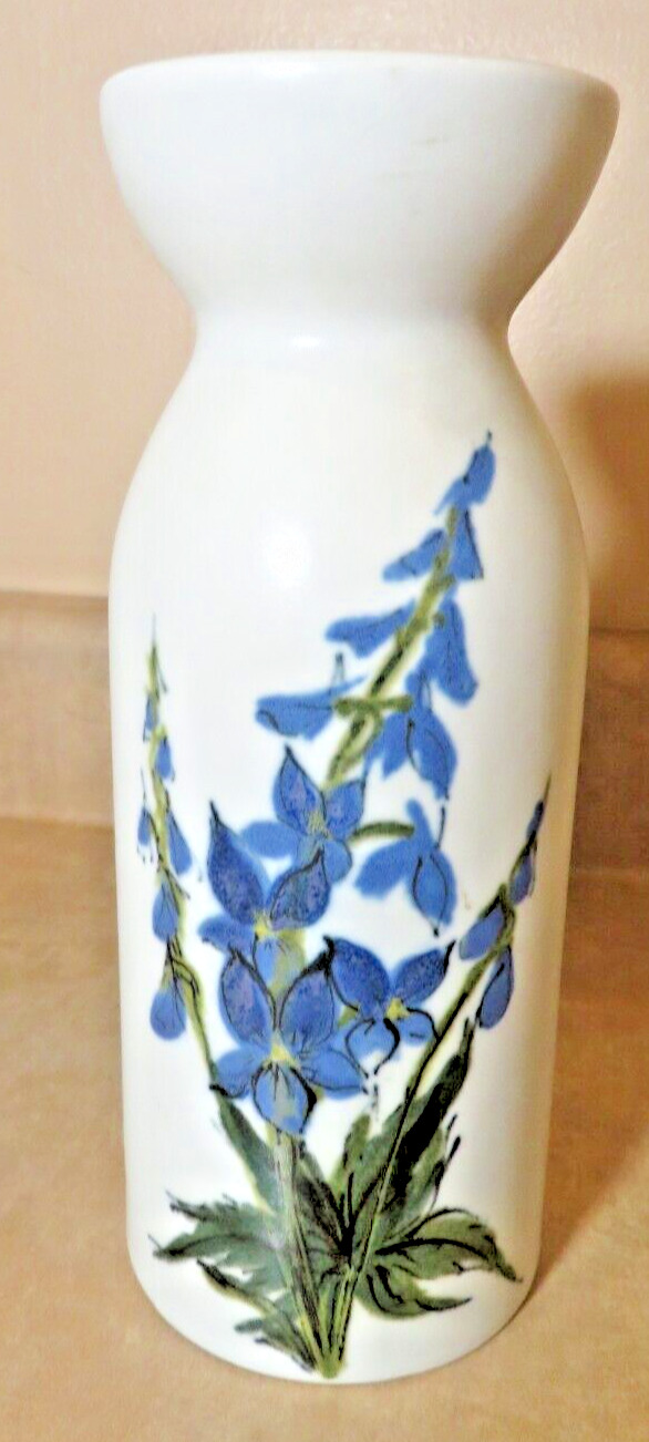 Read more about the article Vintage Arabia Finland HLA Hikka Liisa Ahola Lupine Ceramic Vase 8.25″