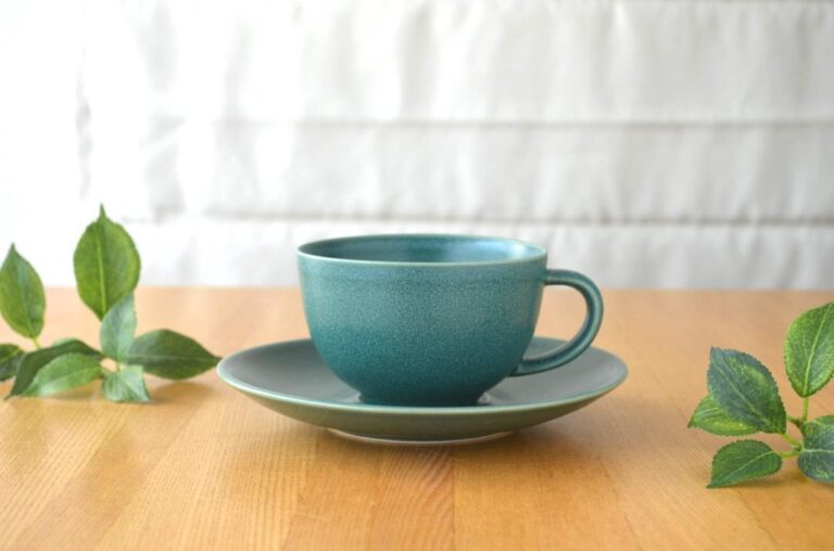 Read more about the article Arabia 24H Tea CupandSaucer Green