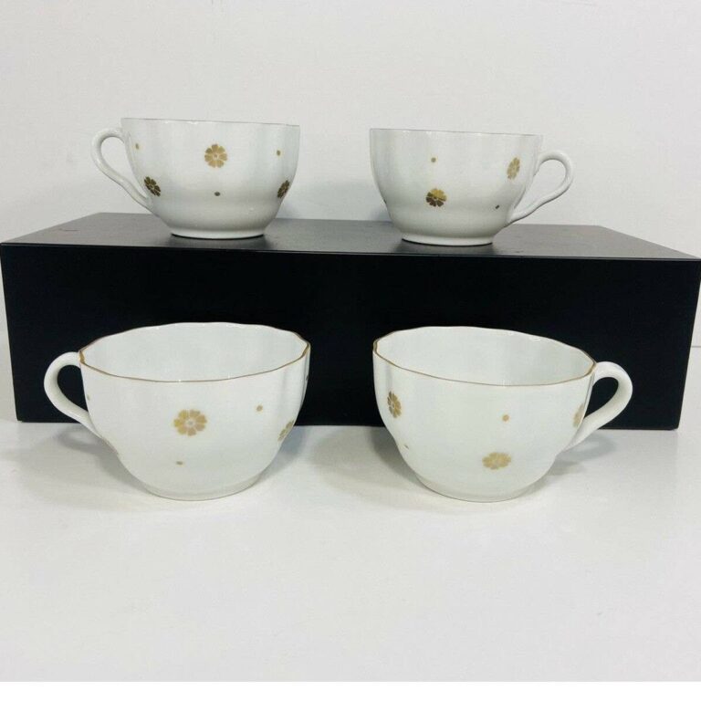 Read more about the article Arabia Finland Tea Cup Set Gold Flower and Dots Porcelain Teacups ARA59  4 Cups