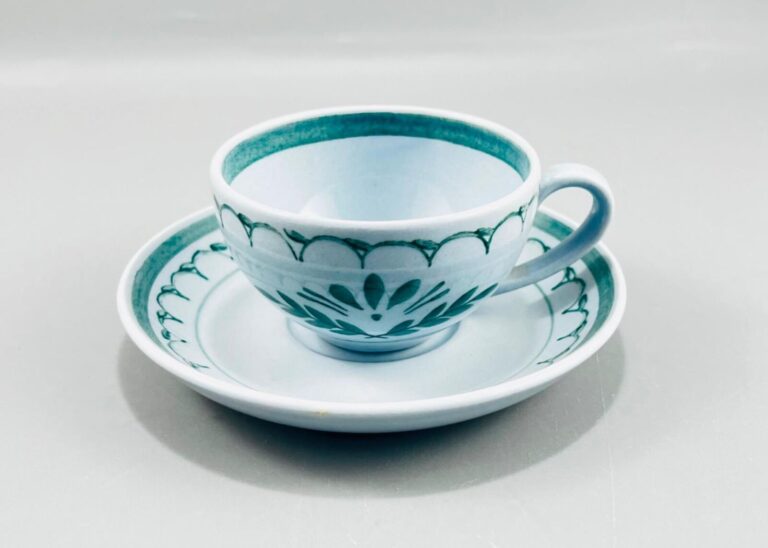 Read more about the article Vintage Arabia Finland Green Thistle Demitasse Cup and Saucer Set