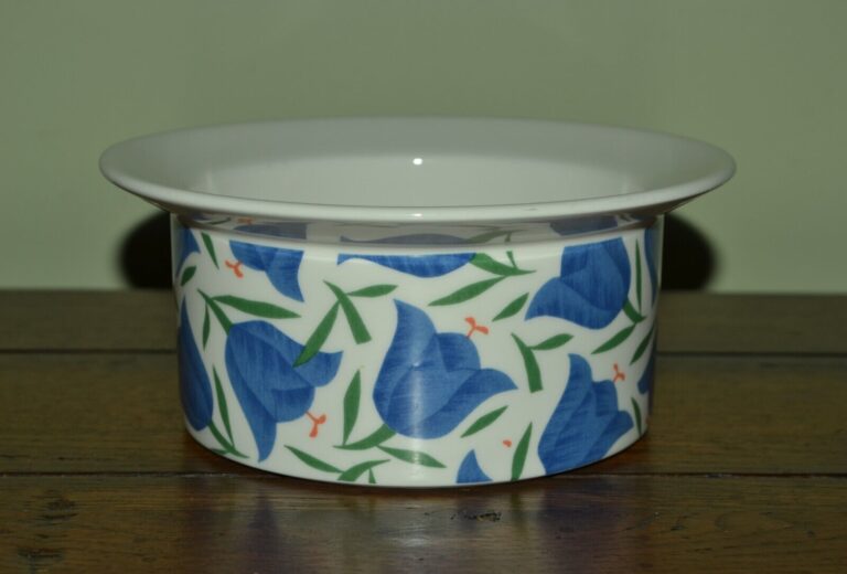 Read more about the article ARABIA OF FINLAND MOREENI BALLADI BLUE TULIP 7″ VEGETABLE BOWL