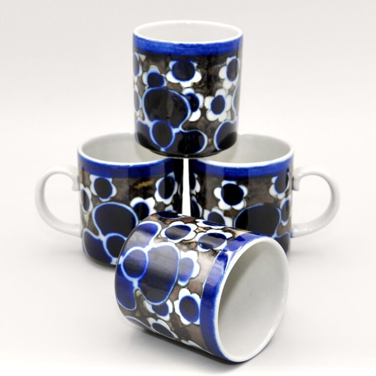 Read more about the article ARABIA FINLAND RARE “Saara” Large Coffee Mugs – Set of Four (4)