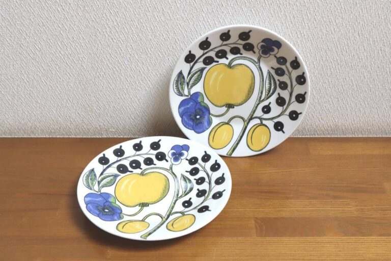 Read more about the article Vintage Paratiisi Plate Set Of 2 Birger Kaipiainen Arabia