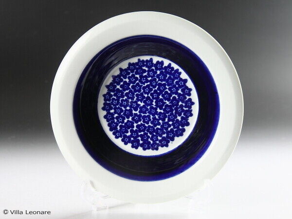 Read more about the article Arabia Faenza Blue Fruit Dessert Bowl