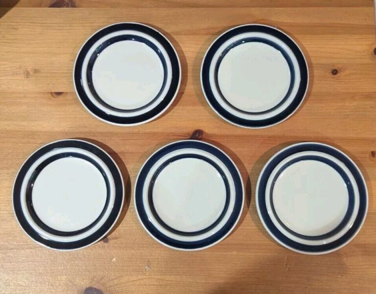 Read more about the article Five (5) Arabia Finland – Anemone Blue – Bread and Butter Plates – 6 3/8″