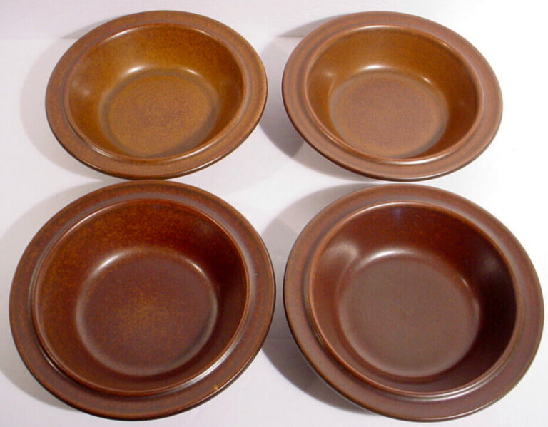 Read more about the article Arabia Finland Ruska 4 Rimmed Cereal Bowls