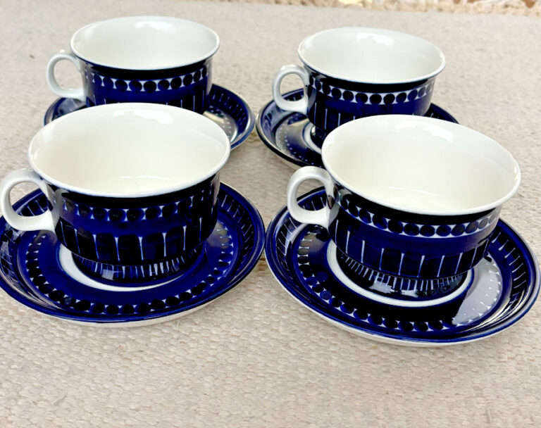 Read more about the article Vintage 4 CUPS and SAUCERS ARABIA FINLAND VALENCIA