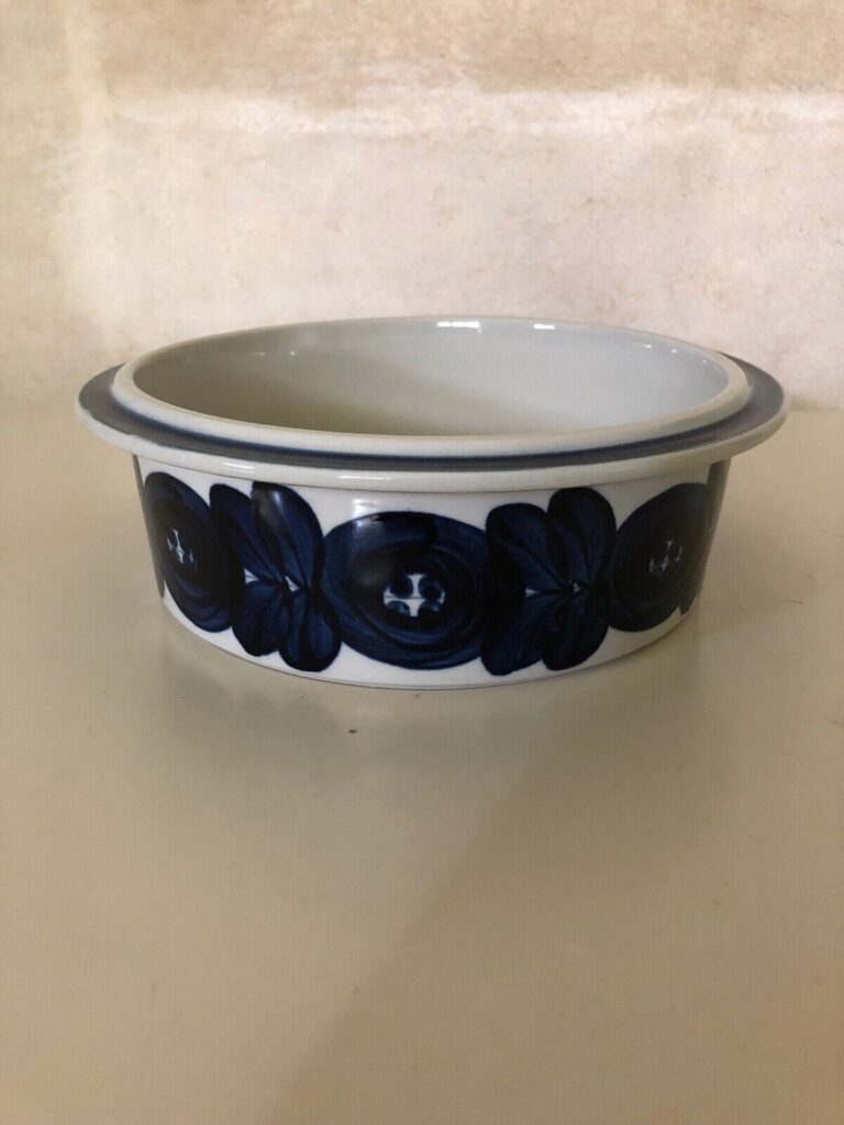 Read more about the article ARABIA BLUE ANEMONE 9” BOWL