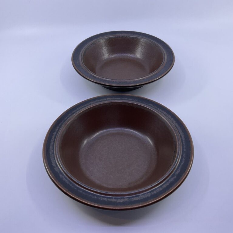 Read more about the article Arabia Finland Ruska Ulla Procope 7” Rimmed Cereal / Soup Bowls Set of 2