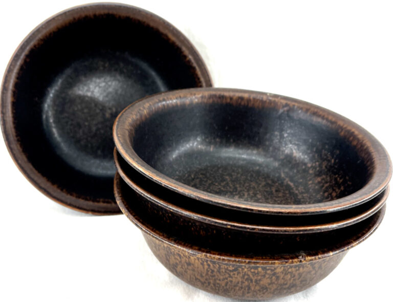 Read more about the article Arabia Finland Ruska Stoneware Set of 4 Dark Brown Dinner Piece 6.25″ Bowl Set