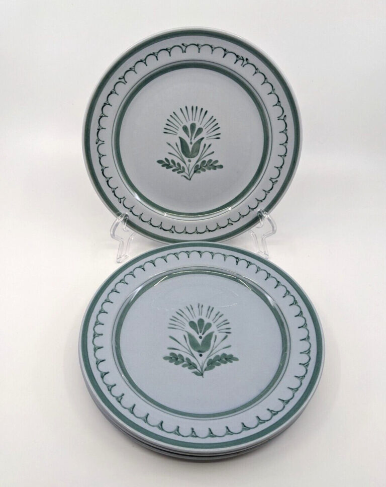 Read more about the article Arabia Finland Green Thistle Salad Plates 7 5/8″ Set of 4