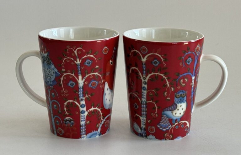 Read more about the article 2 X iittala Red Coffee Mugs Blue Owls Peacock Arabia Finland Taika Big Christmas