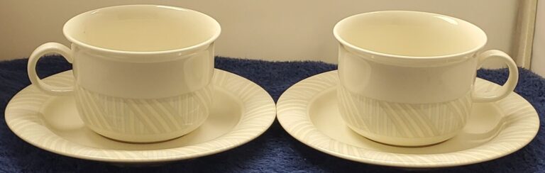 Read more about the article Set of 2 Arabia (Finland) Arctica Cup and Saucer Sets LK