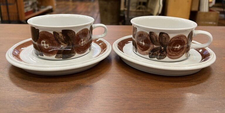 Read more about the article Arabia of Finland ROSMARIN (BROWN) Handpainted Flat Cups and Saucers – Set of 2