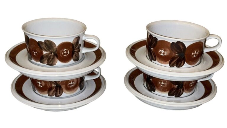 Read more about the article Arabia of Finland ROSMARIN (BROWN) Handpainted Flat Cups and Saucers – Set of 4