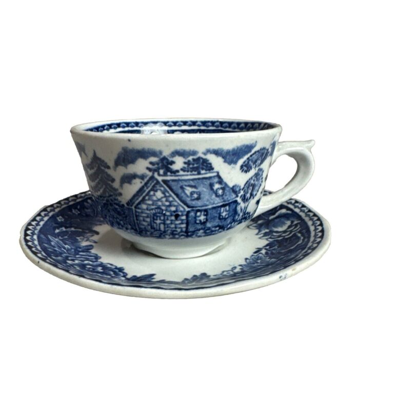 Read more about the article Arabia Of Finland Blue Landscape Teacup Saucer Vintage Antique Great Condition