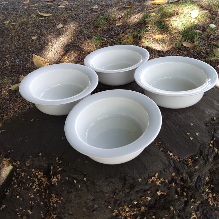 Read more about the article Arabia Finland Arctica Bowls Lot of Four Stark White 6.25″ Excellent To Mint