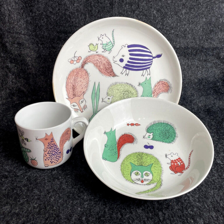 Read more about the article Three Piece Arabia Finland Childs Bowl  Plate and Mug Animals Parade Zoo Whimsy