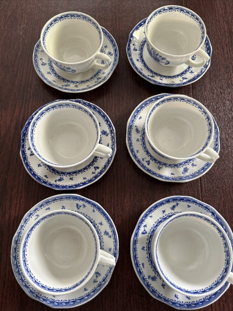 Read more about the article 6 vintage Arabia of Finland Finn blue flower tea cup an saucer