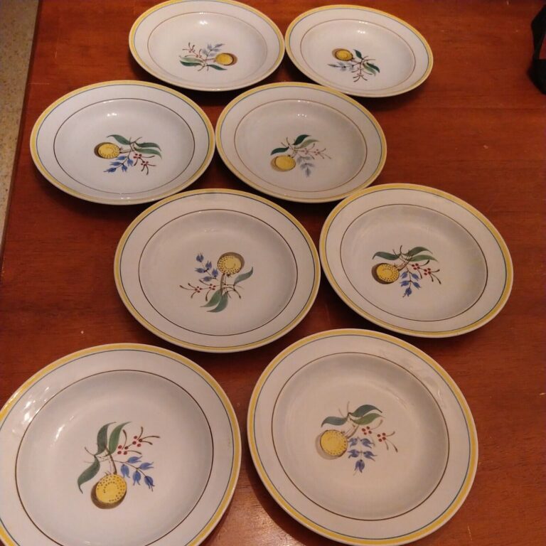 Read more about the article Set of 8 VINTAGE ARABIA WINDFLOWER BOWLS 6 1/2″ HANDPAINTED FINLAND