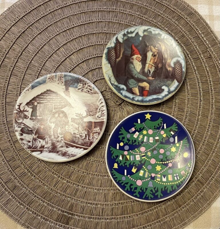 Read more about the article Beautiful Arabia Finland Small Decorative Christmas Plates (3)