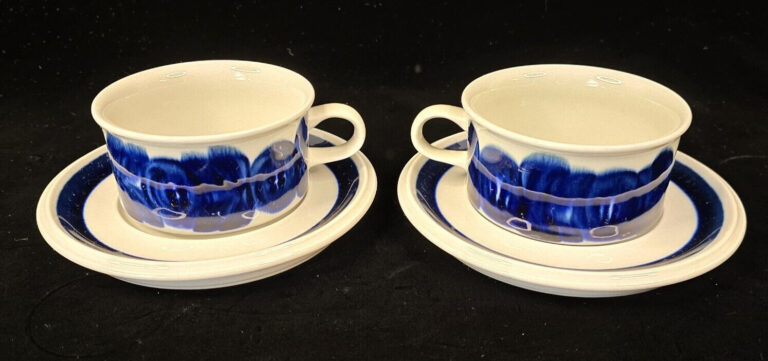 Read more about the article Arabia Finland Anemone Cobalt Blue Ulla Procopé Flat Cup And Saucer Set