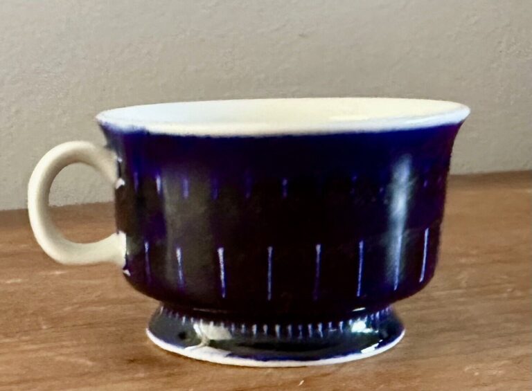 Read more about the article Vintage Arabia Finland Valencia Blue White Espresso Coffee Cup