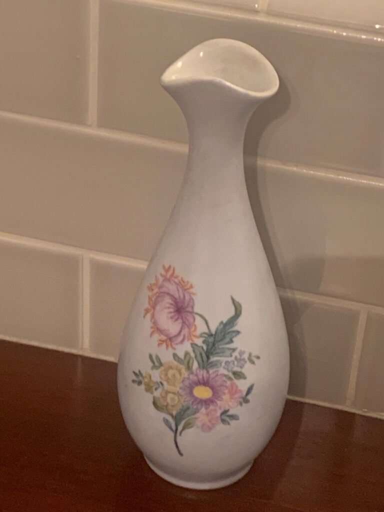 Read more about the article Arabia Hand Painted Flower Vase/ Mid Century…