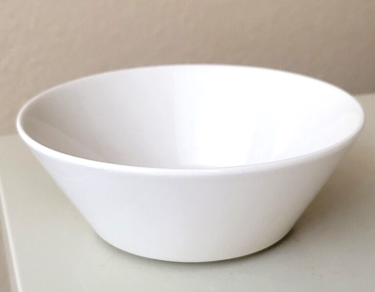 Read more about the article ARABIA TEEMA Off White Cereal Bowl Finland Kaj Franck 5 3/4″