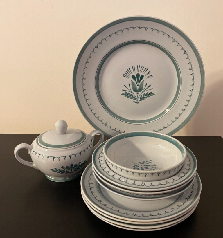 Read more about the article Arabia Finland Green Thistle 10 Pc Lot: Plates  Bowls  Sugar Bowl