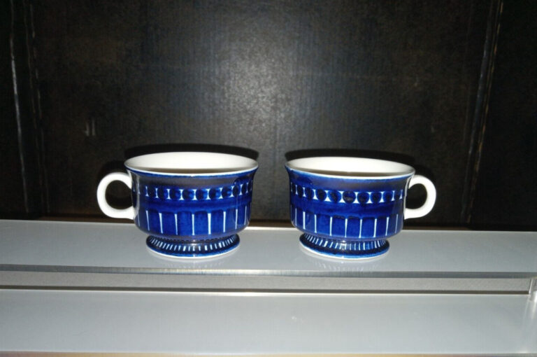 Read more about the article Set Of 2 Vintage Arabia Finland Valencia Footed Cups NO SAUCERS