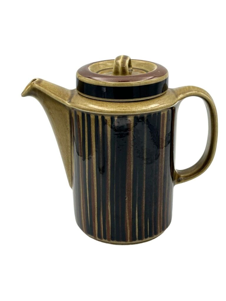 Read more about the article Vintage Arabia Finland Kosmos Teapot Brown Striped Vintage Ceramic 1.5L With Lid