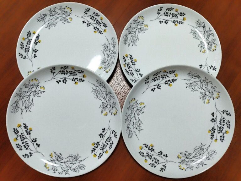 Read more about the article Arabia Hilkka 23cm Plate Set 4